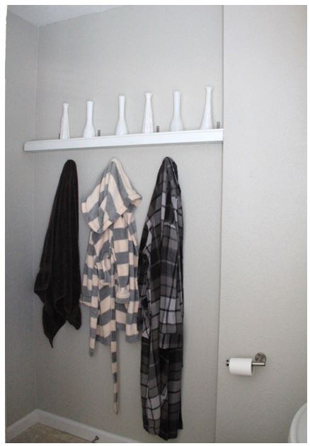Bathroom towel holders